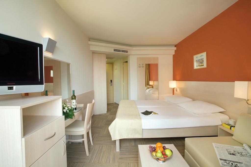 Sunny Porec By Valamar, Ex Crystal Bagian luar foto